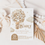 Teddy Bear Ballon Bearly Wait neutrale Baby Dusche Einladung<br><div class="desc">Ein kleiner Bär ist unterwegs? Natürlich wirst du feiern! Dieses Bärenballon " We Can Bearly Wait" Design hilft Ihnen bei der Planung einer großen geschlechtsneutralen Babydusche!</div>