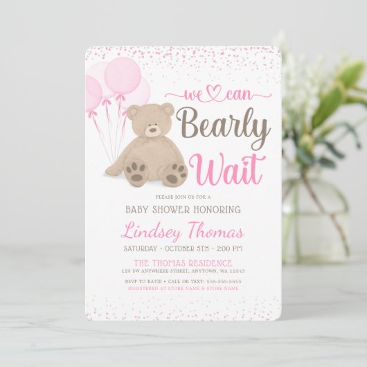 Teddy Bear Bearly Wait Confetti Girl Baby Dusche Einladung (Stehend Vorderseite)