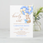 Teddy Bear Blue Ballon Bearly Wait Baby Dusche Einladung (Stehend Vorderseite)