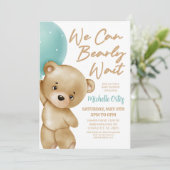 Teddy Bear Blue We Can Bearly Wait Baby Shower Einladung (Stehend Vorderseite)