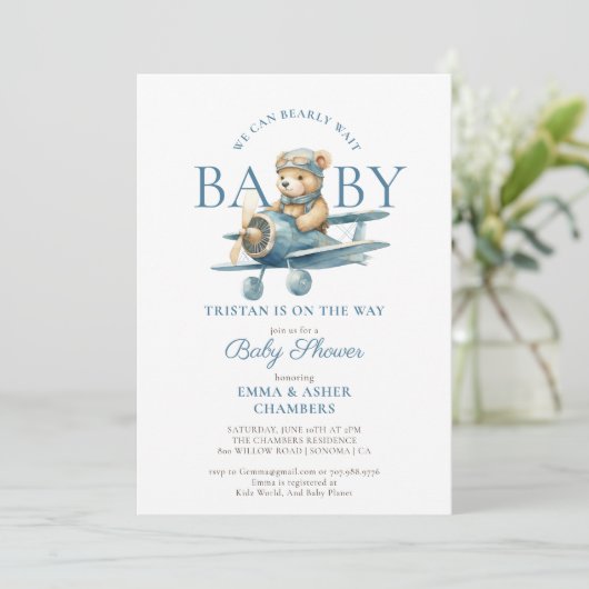 Teddy Bear Boy Blue Bearly Wait Baby Dusche Einladung (Stehend Vorderseite)