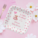 Teddy Bear eine kleine Sweetheart Girl Baby Dusche Pappteller<br><div class="desc">Niedliches Teddybär-Thema und rosa Wasserfarbenherzen "Ein kleiner Sweetheart ist auf dem Weg" Mädchen Dusche Design.</div>