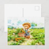 Teddy Bear Harvesting Carrots in a Field Postkarte (Vorne/Hinten)