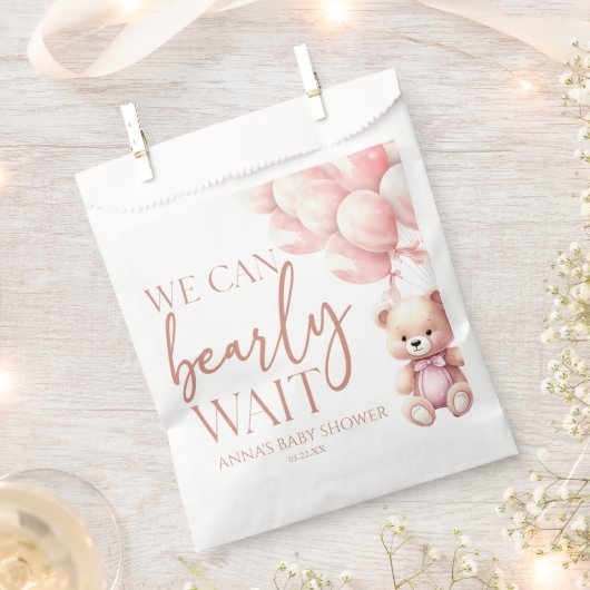 Teddy Bear Pink We Can Bearly Wait Baby Shower Geschenktütchen (Ausgeschnitten)