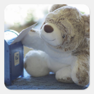 Teddy Bear sendet einen Brief 2 Quadratischer Aufkleber
