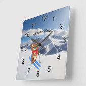 Teddy Bear Skier auf schneebedeckten Bergen Quadratische Wanduhr (Winkel)