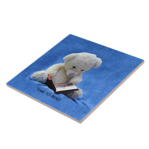 Teddy Bear Time to Read Blaues Plüschtier, ZKOA Fliese