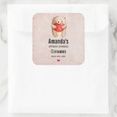 Teddy Bear trägt eine rote Herz-Kerze oder Seife B Quadratischer Aufkleber (Tasche)