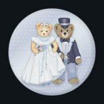 Teddy Bear Wedding - Anpassen Magnet<br><div class="desc">Adorable Braut und Bräutigam Teddy Bären. Dieses hübsche Paar ist in ihrem Hochzeitsgeschirr gekleidet. Er in seinem Smoking und Top Hut und sie ist in ihrem Hochzeitskleid und Schleier. Sie hält einen Blumenstrauß. Passen Sie die Namen und das Hochzeitdatum an,  wenn nötig.</div>