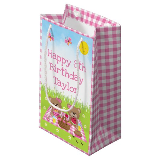 Teddy Bears Picnic Pink Gingham Happy Birthday Kleine Geschenktüte (Vorderseite Schrägansicht)