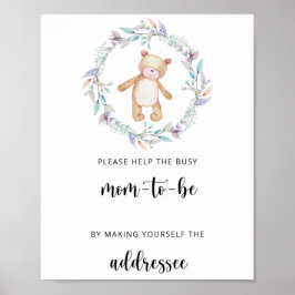 Teddy hilft der betriebsamen Mama, einen Umschlag  Poster