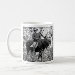 Teddy Roosevelt, der einen Stier-Elch reitet Kaffeetasse