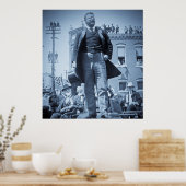 Teddy Roosevelt spricht 1905 vor einer Menschenmen Poster (Küche)