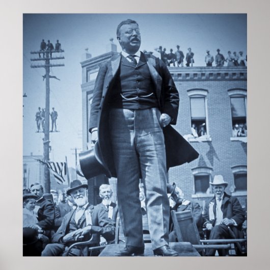 Teddy Roosevelt spricht 1905 vor einer Menschenmen Poster (Vorne)