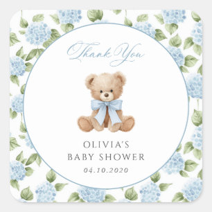 Teddybär, blaues Band, blaue Blumen, Babyparty Quadratischer Aufkleber