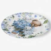 Teddybär hält Hortensienblumen Pappteller (Schrägansicht)