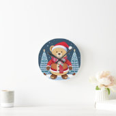 Teddybär mit Weihnachtsmannmütze Runde Wanduhr (Zuhause)