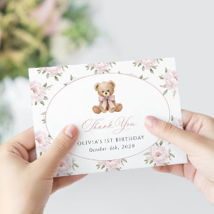Teddybär, rosa Schleife, rosa Blumen, erster Gebur Dankeskarte