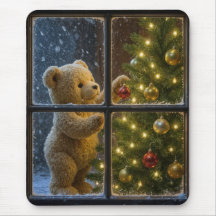 Teddybär schmückt einen Weihnachtsbaum