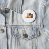 Teddybär und Vintager alter Koffer mit Weltwti Button (Beispiel)