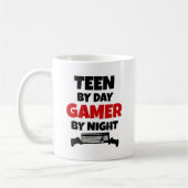 Tee by Day Gamer by Night Kaffeetasse (Links)