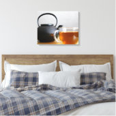 Tee-Cup mit Black Metal Tea Kettle 16x20 Leinwanddruck (Insitu (Schlafzimmer))