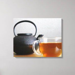 Tee-Cup mit Black Metal Tea Kettle 16x20 Leinwanddruck