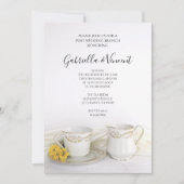 Tee Cup mit gelben Milchsorten Post Wedding Brunch Einladung (Vorderseite)