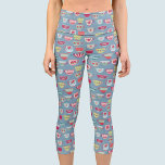 Tee Cup Muster Blau Capri Leggings<br><div class="desc">Moderne Einnahme von hübschen Vintagen Knochen-China oder Porzellan-Teebechern. Zieh den Wasserkocher an! Originelle Kunst von Nic Squirrell.</div>
