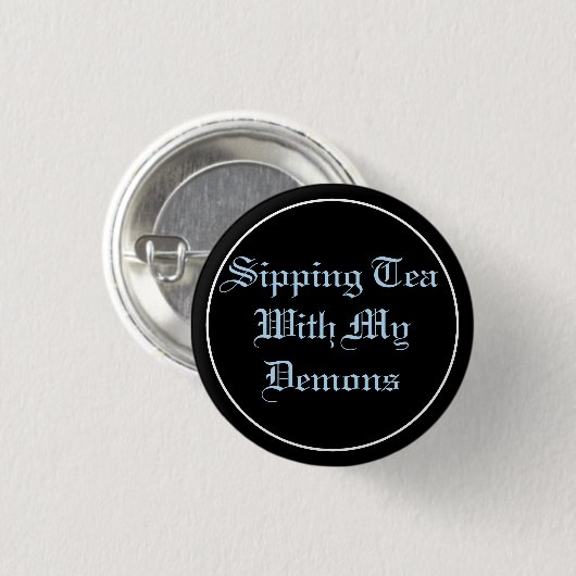 Tee & Demons Pastel Goth Button (Vorne & Hinten)