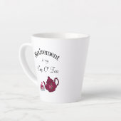 Tee liebt das Ruhestand mit dunkelrotem Teekessel Milchtasse (Linke Ecke)