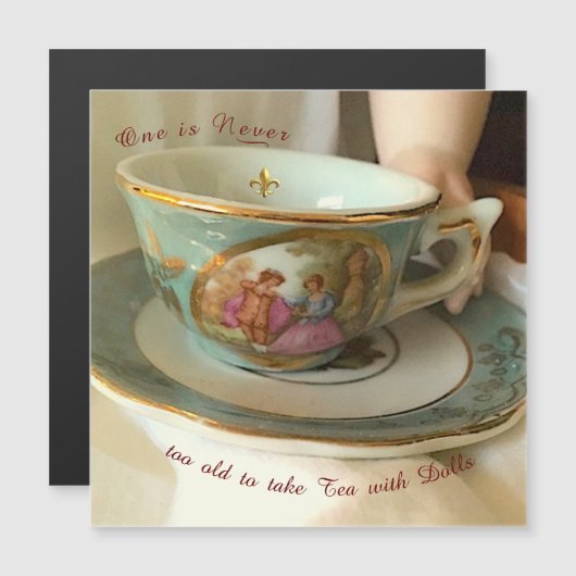 Tee mit Dolls Magnetkarte (Vorne/Hinten)