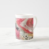 Tee- oder Kaffeezubereitung mit rosa, goldfarbenen Porzellantasse (Vorderseite Rechts)