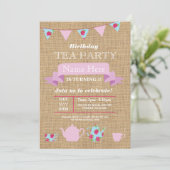 Tee Party Teapot Alice im Wunderland Burlap Invite Einladung (Stehend Vorderseite)