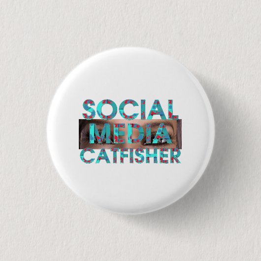TEE Social Media Catfisher Button (Vorderseite)