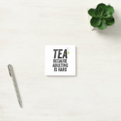 Tee, weil Erwachsenwerden schwer witzig ist Post-it Klebezettel (Büro)