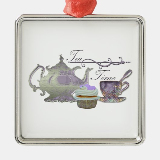 Tee-Zeit! Lila Teekanne-, Teacup-und Kuchen-Kunst Silbernes Ornament (Vorne)