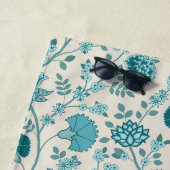 Teebecher mit floralen Mustern auf Creme Strandtuch (Beispiel)