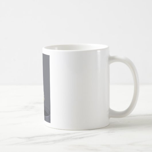 Teebeutel hängt in einer Tasse (Rechts)