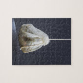 Teebeutel hängt in einer Tasse Puzzle (Horizontal)