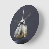 Teebeutel hängt in einer Tasse Runde Wanduhr (Winkel)