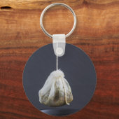 Teebeutel hängt in einer Tasse Schlüsselanhänger (Vorderseite)