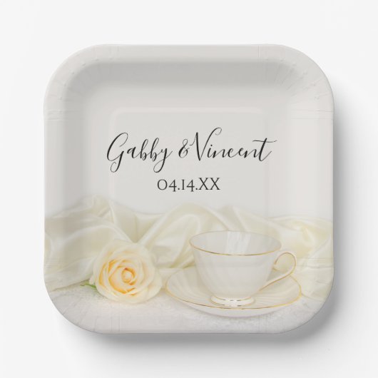 Teecup und Hochzeit mit weißer Rose Pappteller (Vorderseite)