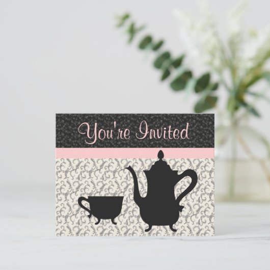 Teekanne und Cup im Extravaganten Hintergrund Einladung (Stehend Vorderseite)