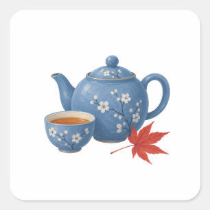 Teekanne und herbstliche Ahornblätter Quadratischer Aufkleber