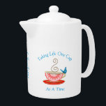 Teeliebhaber Niedlicher Personalisierter Teapot<br><div class="desc">Dieses Vintag inspirierte Design ist so hübsch mit einer extravaganten Blumenbecher und einem Schmetterling in Rot,  Gold und Blau. ein schönes Sprichwort "Eine Tasse lang Leben",  großartiges Design und ideal für alle,  die Tee trinken.</div>