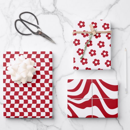 Teen Girl First Period Red Wavy Checkered Blume Geschenkpapier Set (Vorderseite)