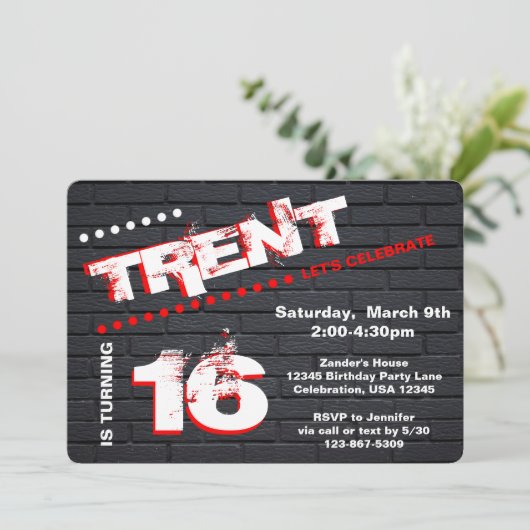 Teen/Tween Graffiti Brick Wall Birthday Boy Party Einladung (Stehend Vorderseite)