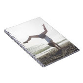 Teenage Girl leistet Gymnastik, Mama Notizblock (Rechte Seite)