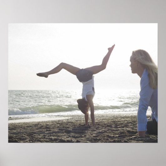 Teenage Girl leistet Gymnastik, Mama Poster (Vorne)